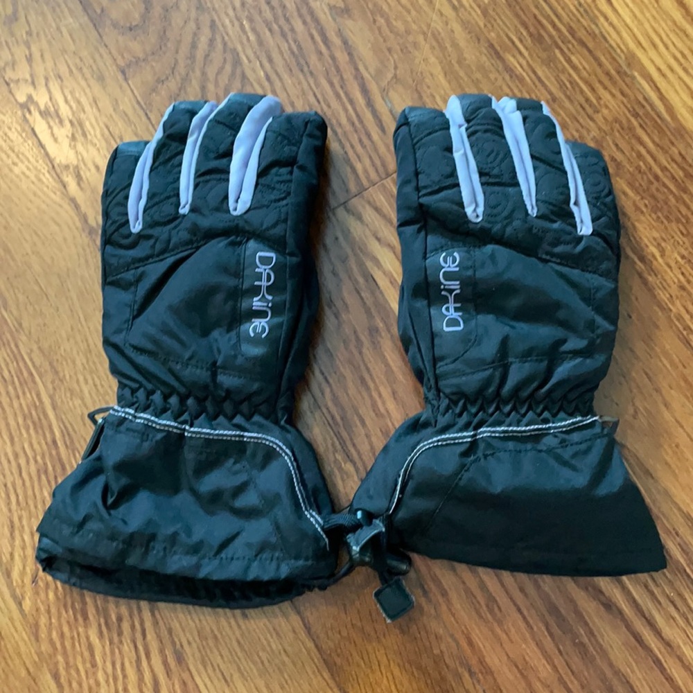 Dakine small gloves
